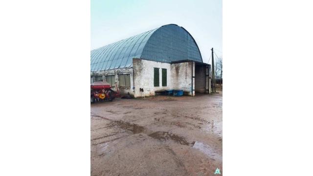 Комплекс имущества (мастерские арочного типа, склады) в аг.Глыбочка с учетом прочего имущества (Витебская обл., Ушачский р-н, аг.Глыбочка, ул. Центральная, 31В)