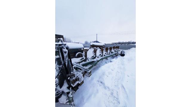 Плуг ППО-8-40К, 2011 г.в., инв. №010406 (Витебская обл., Глубокский р-н, Озерецкий с/с, д.Озерцы, ул. Советская, 25)