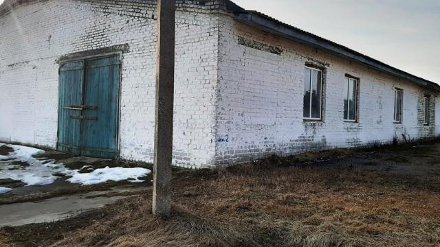 Комплекс 2 зданий фермы в аг.Друя (коровник, телятник, 3 сенажные траншеи) общей пл. 3161,9 кв.м. с прочим имуществом (Витебская обл., Браславский р-н, Друевский с/с, 81 и 82, вблизи аг.Друя)