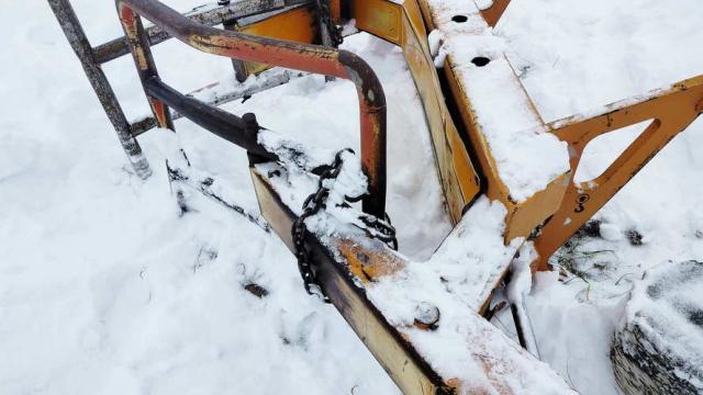 Захват для рулонов 352С 4531 000, инв. №916 (Витебская обл., Миорский р-н, Повятский с/с, д.Паташня, ул. Молодёжная, 13)