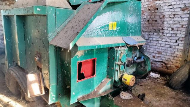 Измельчитель-раздатчик соломы ИРС-180, инв. №5020 (Витебская обл., Миорский р-н, Повятский с/с, д.Паташня, ул. Молодёжная, 13)