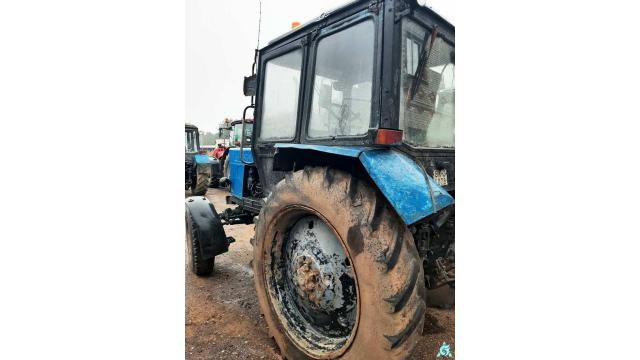 Трактор Беларус-82.1, 2001 г.в., рег. знак 4075 ВК-2, инв. №0009 (Витебская обл., Браславский р-н, аг.Друя, ул. Браславская, 62)