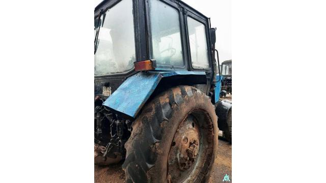 Трактор Беларус-82.1, 2001 г.в., рег. знак 4075 ВК-2, инв. №0009 (Витебская обл., Браславский р-н, аг.Друя, ул. Браславская, 62)