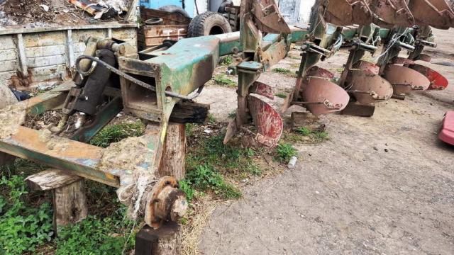 Плуг полунавесной оборотный ППО-8-40К, 2010 г.в., инв. №010447 (Витебская обл., Глубокский р-н, д.Озерцы, ул. Советская, 25)