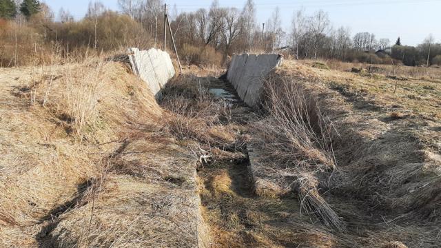 Комплекс 2 зданий фермы в аг.Друя (коровник, телятник, 3 сенажные траншеи) общей пл. 3161,9 кв.м. с прочим имуществом (Витебская обл., Браславский р-н, Друевский с/с, 81 и 82, вблизи аг.Друя)