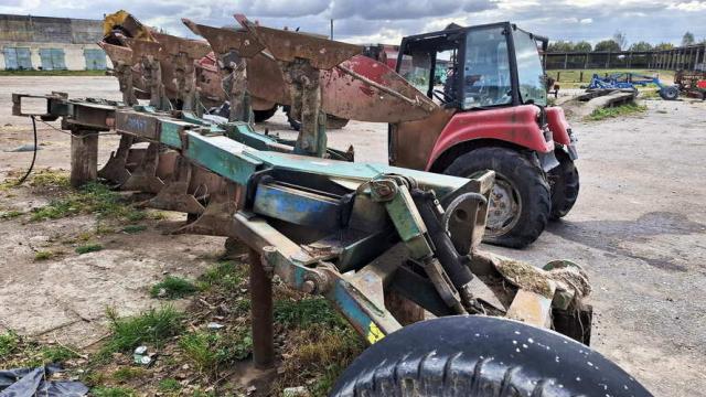 Плуг полунавесной оборотный ППО-8-40К, 2010 г.в., инв. №010447 (Витебская обл., Глубокский р-н, д.Озерцы, ул. Советская, 25)