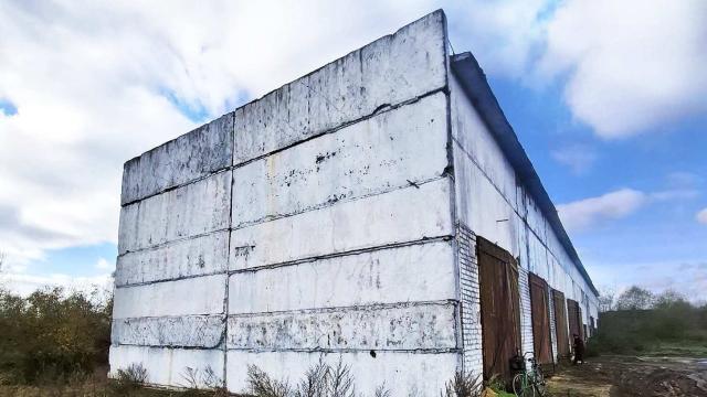 Капитальное строение с инв. №220/C-26755, здание гаража пл. 775,7 кв.м. (Витебская обл., Глубокский р-н, Плисский с/с, 62/2, вблизи аг.Гатовщина)