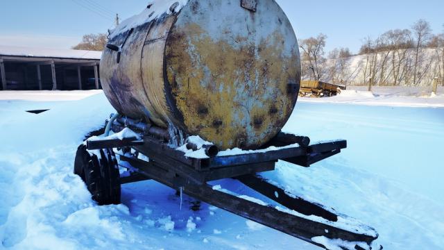 Бочка на колесах 2 куб.м., инв. №5024 (Витебская обл., Миорский р-н, Повятский с/с, д.Паташня, ул. Молодёжная, 13)