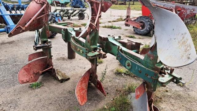 Плуг полунавесной оборотный ППО-8-40К, 2010 г.в., инв. №010447 (Витебская обл., Глубокский р-н, д.Озерцы, ул. Советская, 25)