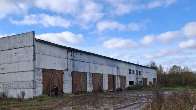Капитальное строение с инв. №220/C-26755, здание гаража пл. 775,7 кв.м. (Витебская обл., Глубокский р-н, Плисский с/с, 62/2, вблизи аг.Гатовщина)