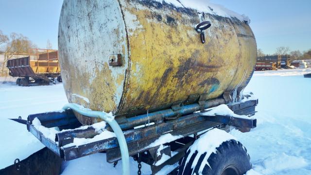 Бочка на колесах 2 куб.м., инв. №5024 (Витебская обл., Миорский р-н, Повятский с/с, д.Паташня, ул. Молодёжная, 13)