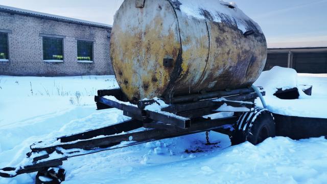 Бочка на колесах 2 куб.м., инв. №5024 (Витебская обл., Миорский р-н, Повятский с/с, д.Паташня, ул. Молодёжная, 13)