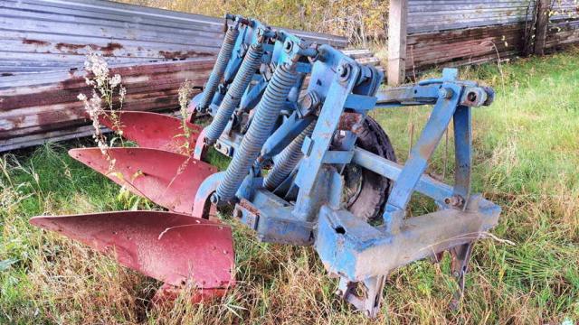 Плуг 4-х корпусный полунавесной ПГП-4-40-2, 2005 г.в., инв. №010446 (Витебская обл., Глубокский р-н, д.Озерцы, ул. Советская, 25)