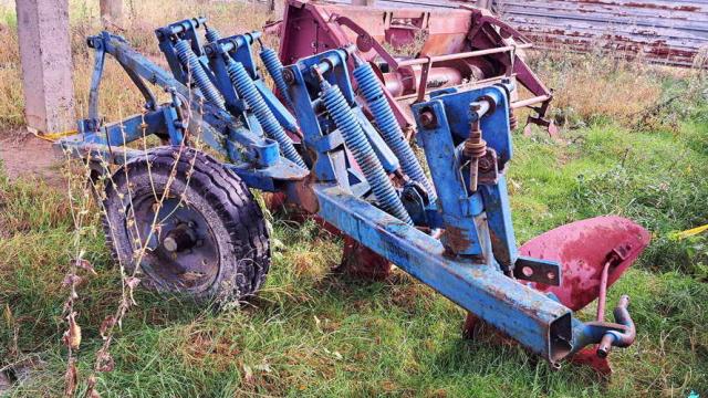 Плуг 4-х корпусный полунавесной ПГП-4-40-2, 2005 г.в., инв. №010446 (Витебская обл., Глубокский р-н, д.Озерцы, ул. Советская, 25)