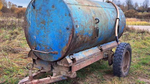 Разбрасыватель ЗЖВ-3,2, 1990 г.в., инв. №010493 (Витебская обл., Глубокский р-н, д.Озерцы, ул. Советская, 25)