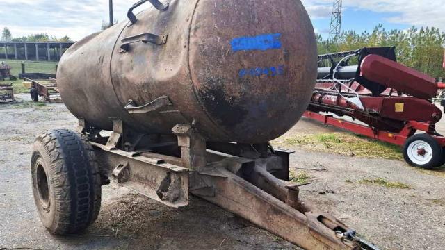 Разбрасыватель ЗЖВ-3,2, 1991 г.в., инв. №010495 (Витебская обл., Глубокский р-н, д.Озерцы, ул. Советская, 25)