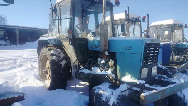 Трактор Беларус 82.1, 2009 г.в., рег. знак 12-51 ВВ-2, инв. №885 (Витебская обл., Миорский р-н, Повятский с/с, д.Паташня, ул. Молодёжная, 13)