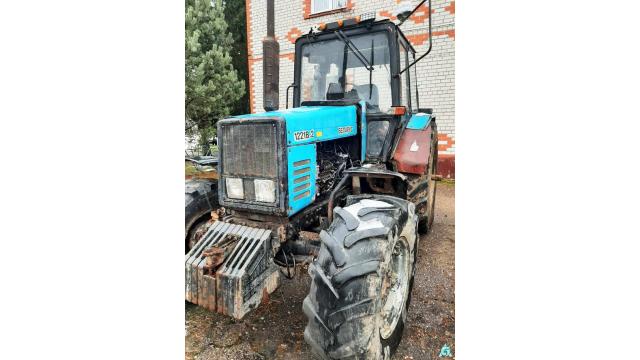 Трактор Беларус-1221 В.2, 2014 г.в., рег. знак 0695 ВМ-2, инв. №25 (Витебская обл., Браславский р-н, аг.Друя, ул. Браславская, 62)