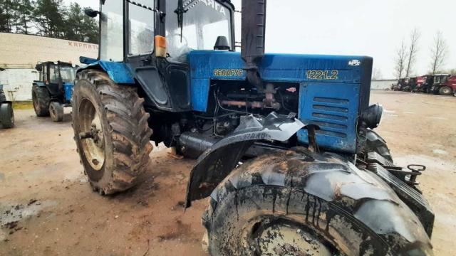 Трактор Беларус-1221, 2002 г.в., рег. знак 2368 ВА, инв. №307 (Витебская обл., Браславский р-н, аг.Друя, ул. Браславская, 62)