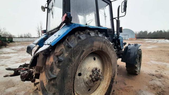 Трактор Беларус-1221, 2002 г.в., рег. знак 2368 ВА, инв. №307 (Витебская обл., Браславский р-н, аг.Друя, ул. Браславская, 62)