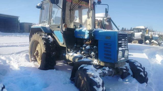 Трактор МТЗ-892, 1999 г.в., рег. знак 73-46 БЯ-2, инв. №81 (Витебская обл., Миорский р-н, Повятский с/с, д.Паташня, ул. Молодёжная, 13)